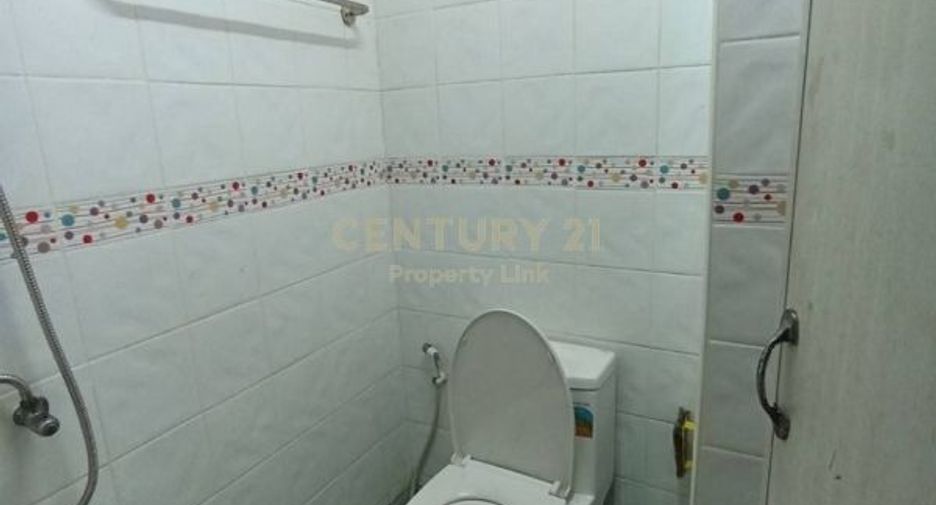 For sale 3 bedrooms retail Space in Din Daeng, Bangkok