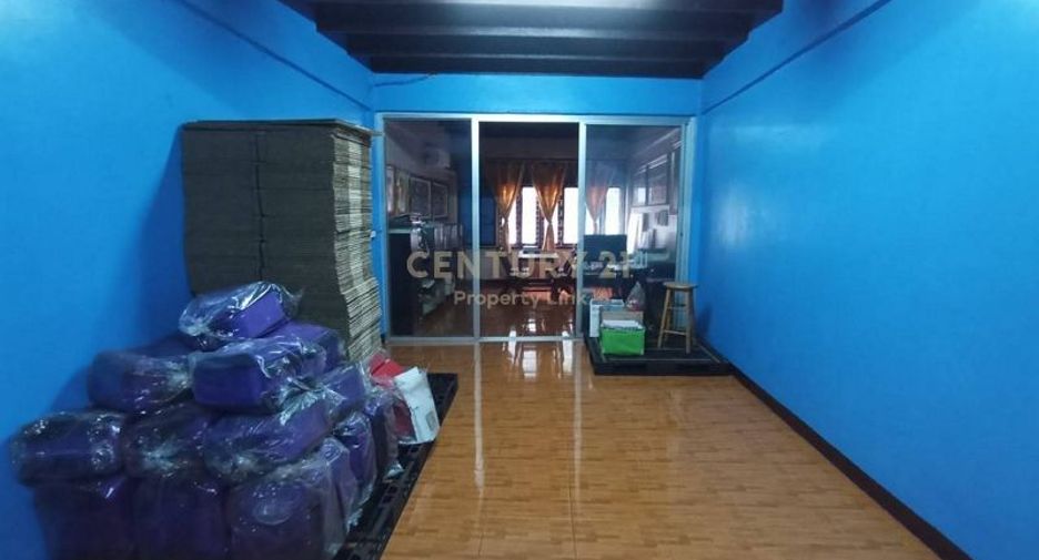 For sale 3 bedrooms retail Space in Din Daeng, Bangkok