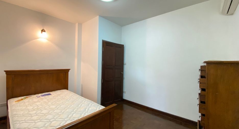 For rent 3 bedrooms house in Mueang Chiang Mai, Chiang Mai