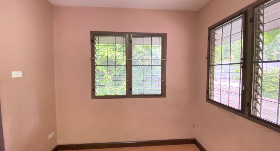 For rent 3 bedrooms house in Mueang Chiang Mai, Chiang Mai