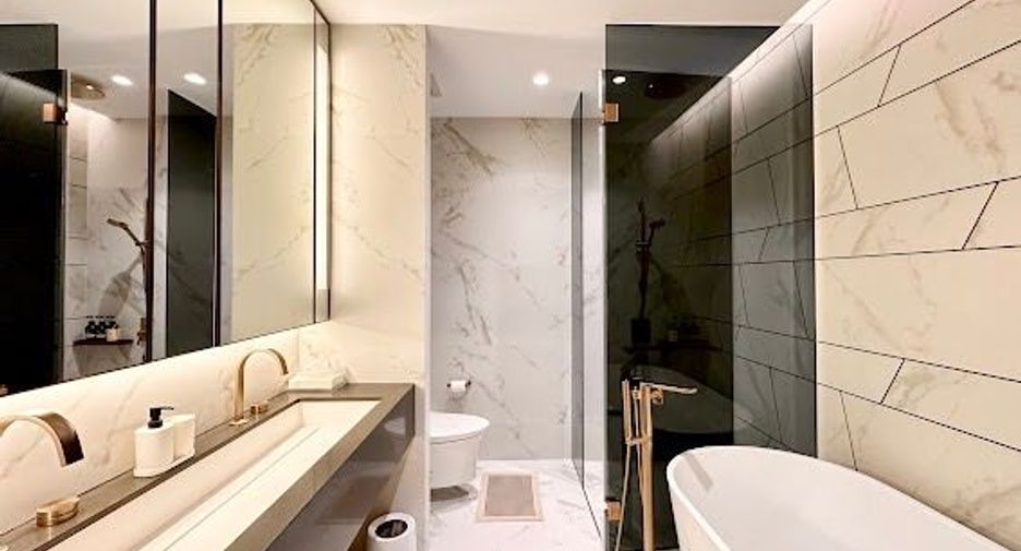 For sale 2 bedrooms condo in Khlong Toei, Bangkok