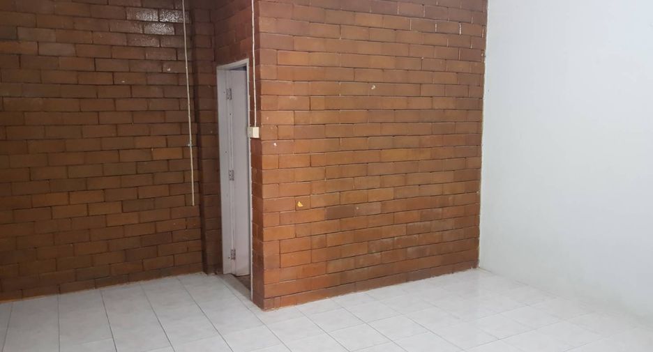 For rent and for sale 14 bed retail Space in Mueang Uttaradit, Uttaradit