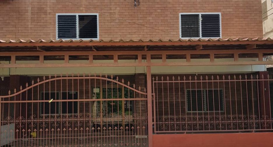 For rent and for sale 14 bed retail Space in Mueang Uttaradit, Uttaradit