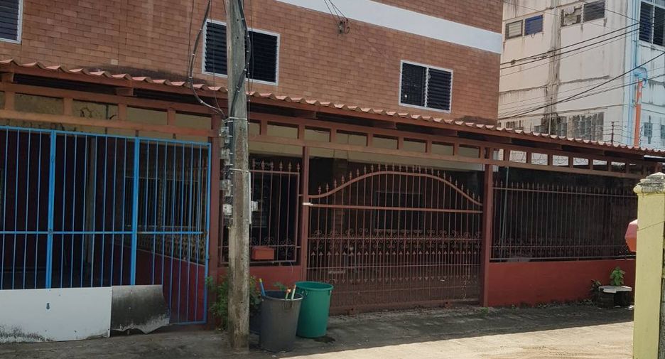 For rent and for sale 14 bed retail Space in Mueang Uttaradit, Uttaradit