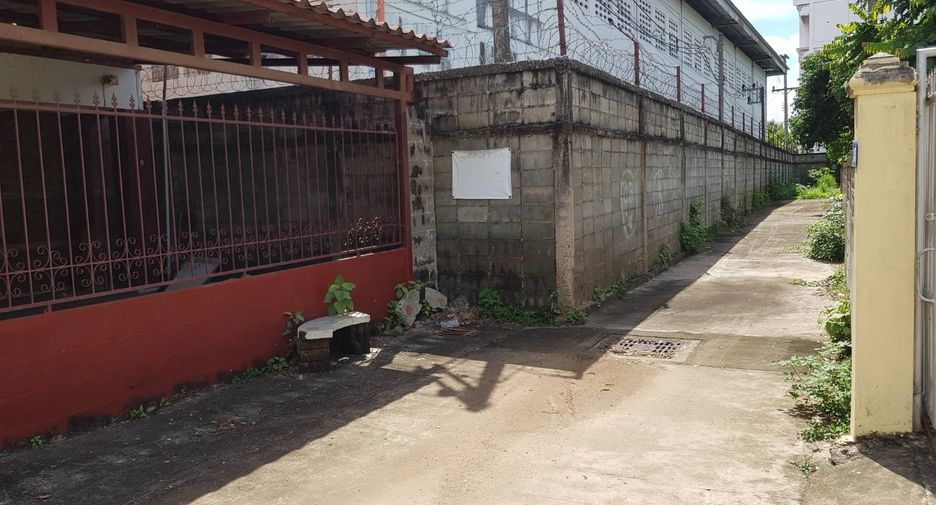 For rent and for sale 14 bed retail Space in Mueang Uttaradit, Uttaradit