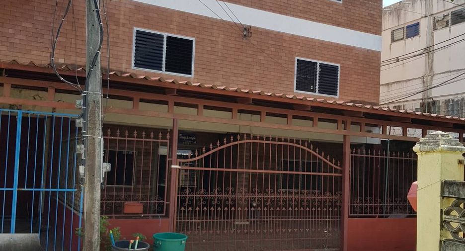 For rent and for sale 14 bed retail Space in Mueang Uttaradit, Uttaradit