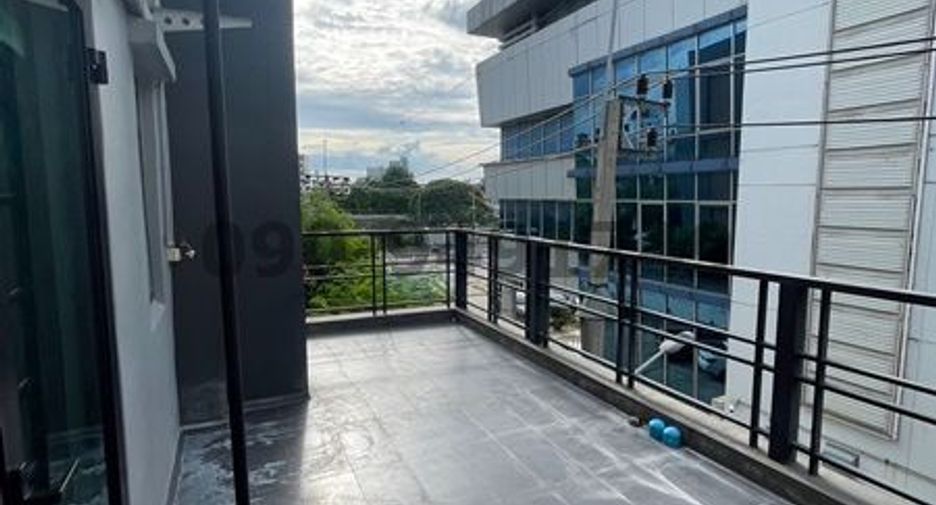 Local comercial en alquiler de 3 habitaciones en Pak Kret, Nonthaburi