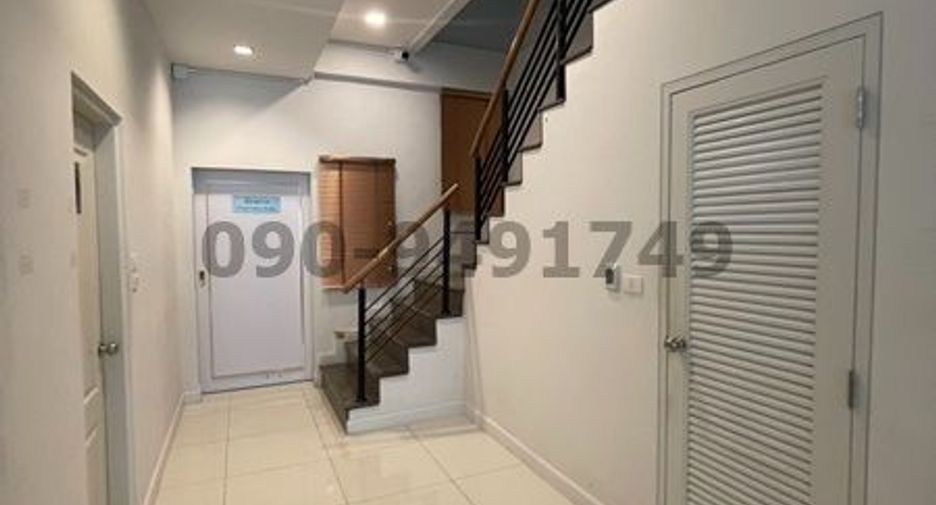 Local comercial en alquiler de 3 habitaciones en Pak Kret, Nonthaburi
