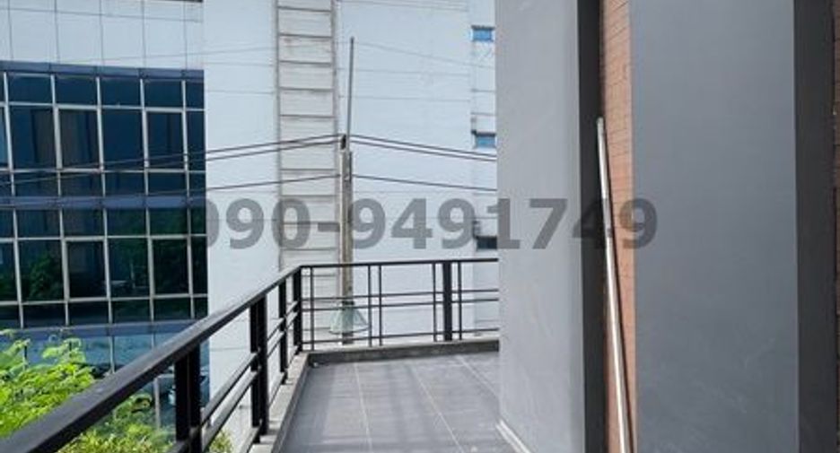 Local comercial en alquiler de 3 habitaciones en Pak Kret, Nonthaburi