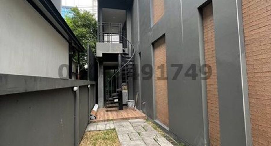 Local comercial en alquiler de 3 habitaciones en Pak Kret, Nonthaburi