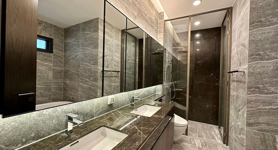 Condo en alquiler de 3 habitaciones en Khlong Toei, Bangkok