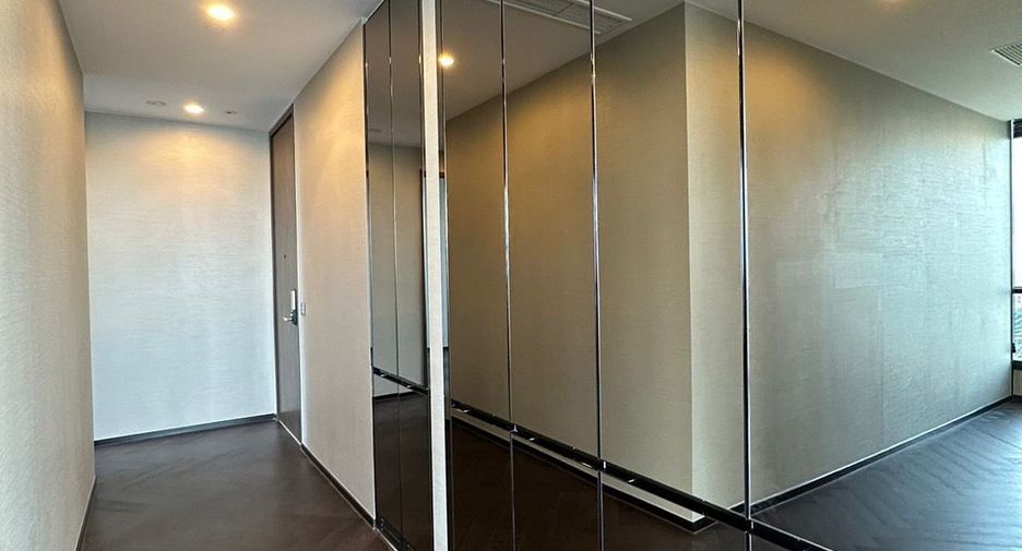 Condo en alquiler de 3 habitaciones en Khlong Toei, Bangkok