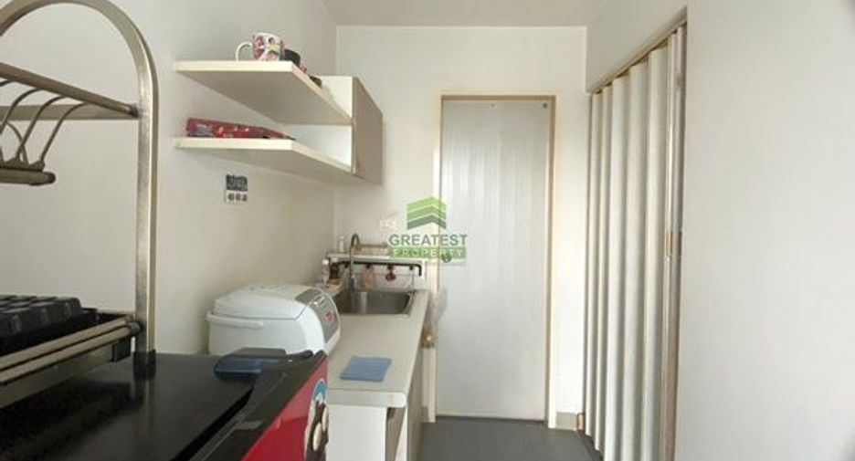 For sale 1 bed condo in Mueang Pathum Thani, Pathum Thani