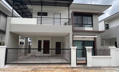 Casa en alquiler de 3 habitaciones en Si Racha, Chonburi