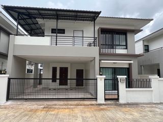 Casa en alquiler de 3 habitaciones en Si Racha, Chonburi