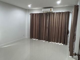 Casa en alquiler de 3 habitaciones en Si Racha, Chonburi