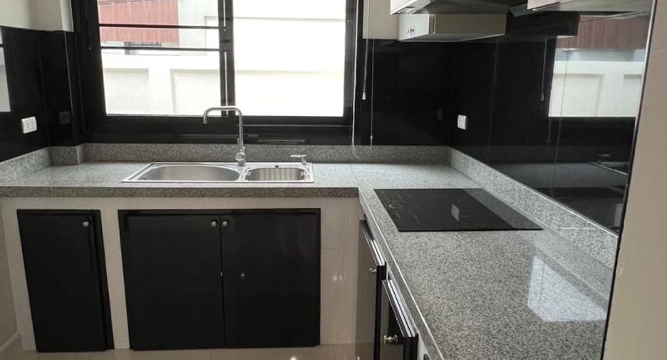 Casa en alquiler de 3 habitaciones en Si Racha, Chonburi