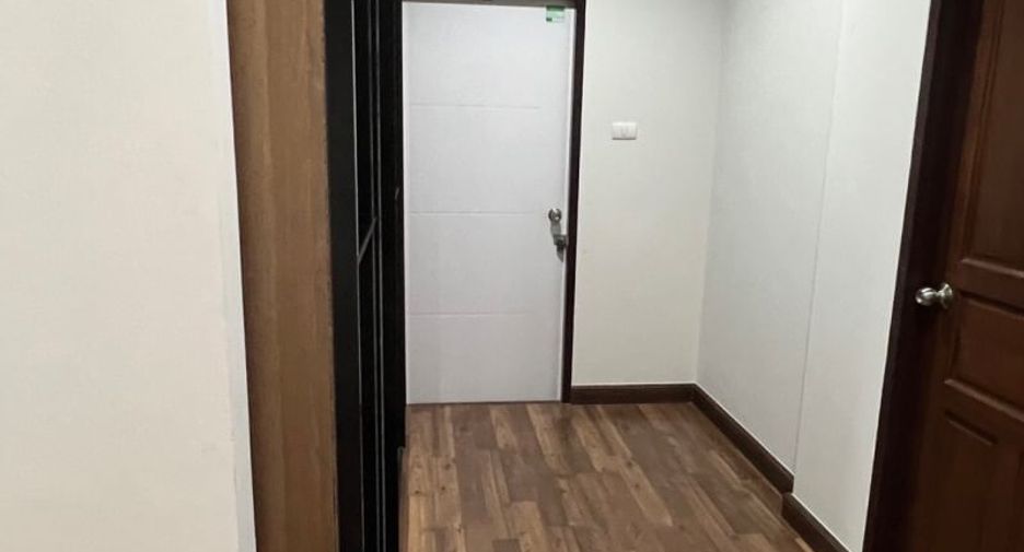 Casa en alquiler de 3 habitaciones en Si Racha, Chonburi
