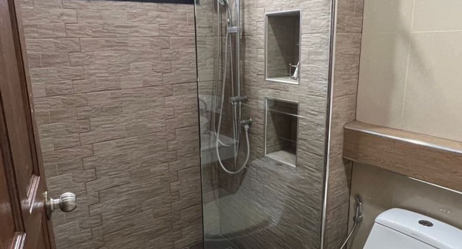 Casa en alquiler de 3 habitaciones en Si Racha, Chonburi