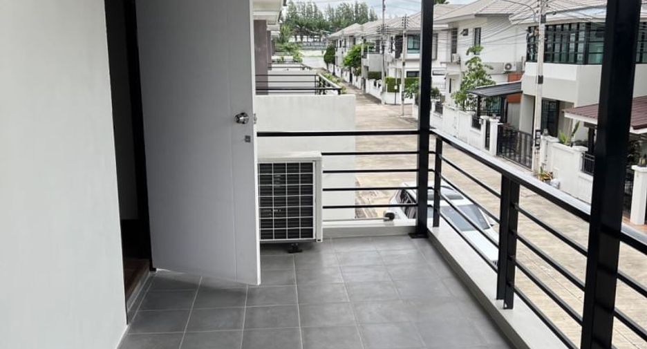 Casa en alquiler de 3 habitaciones en Si Racha, Chonburi