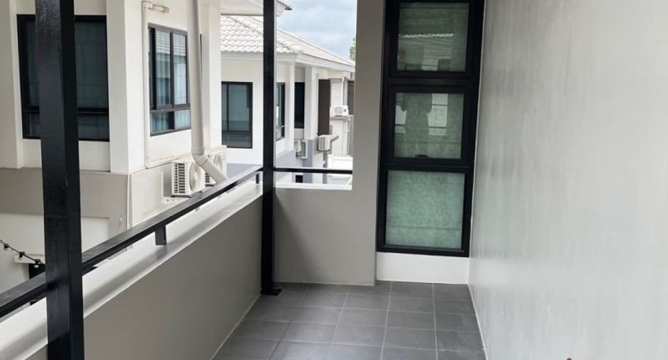 Casa en alquiler de 3 habitaciones en Si Racha, Chonburi