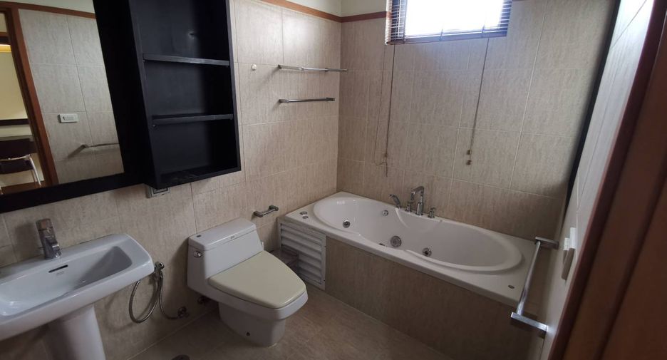 For rent 2 bedrooms apartment in Phaya Thai, Bangkok