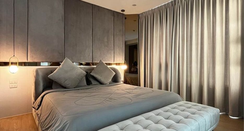 For rent 2 bedrooms condo in Yan Nawa, Bangkok