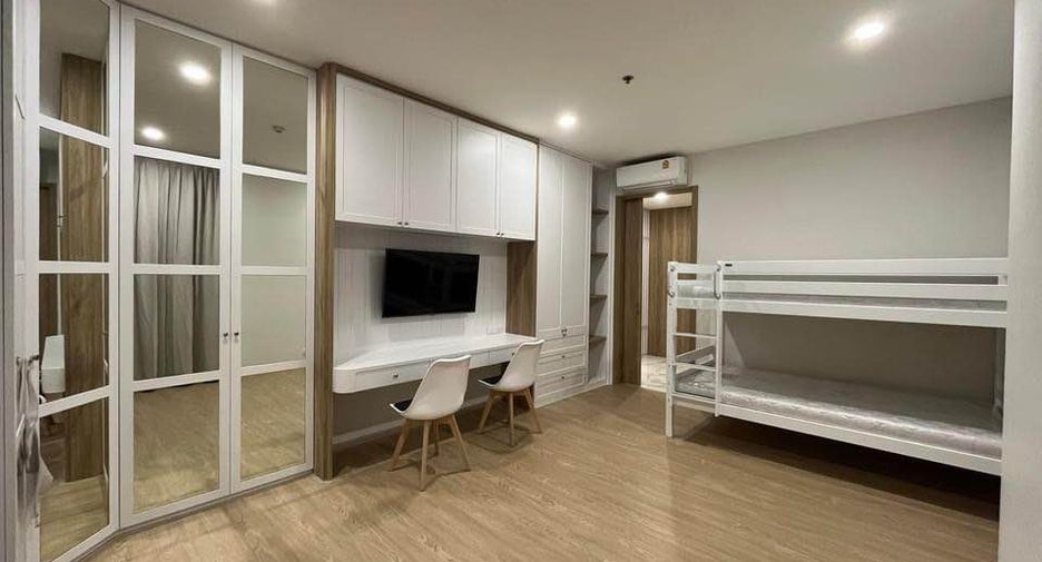 For rent 2 bedrooms condo in Yan Nawa, Bangkok