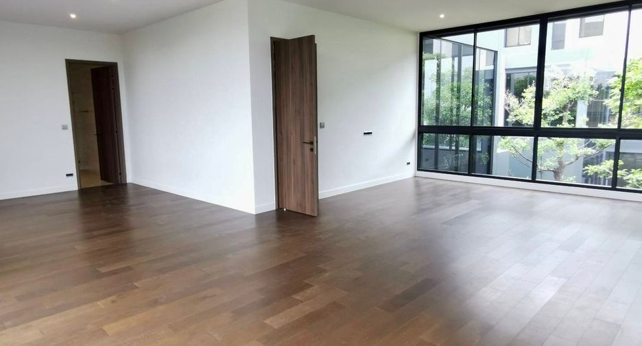 For sale 3 bedrooms house in Bang Kapi, Bangkok