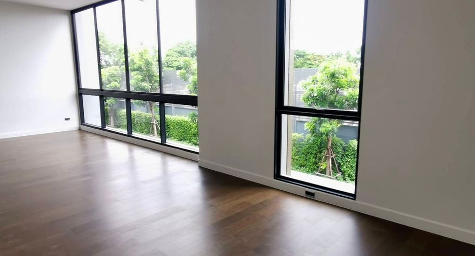 For sale 3 bedrooms house in Bang Kapi, Bangkok
