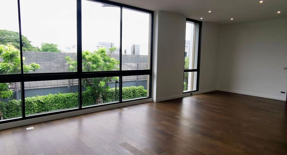 For sale 3 bedrooms house in Bang Kapi, Bangkok