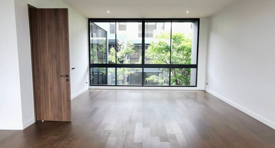 For sale 3 bedrooms house in Bang Kapi, Bangkok