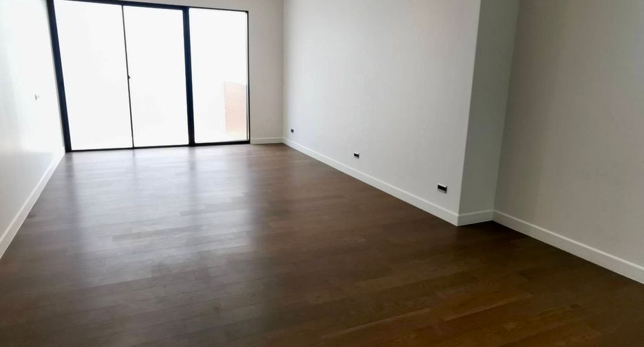 For sale 3 bedrooms house in Bang Kapi, Bangkok