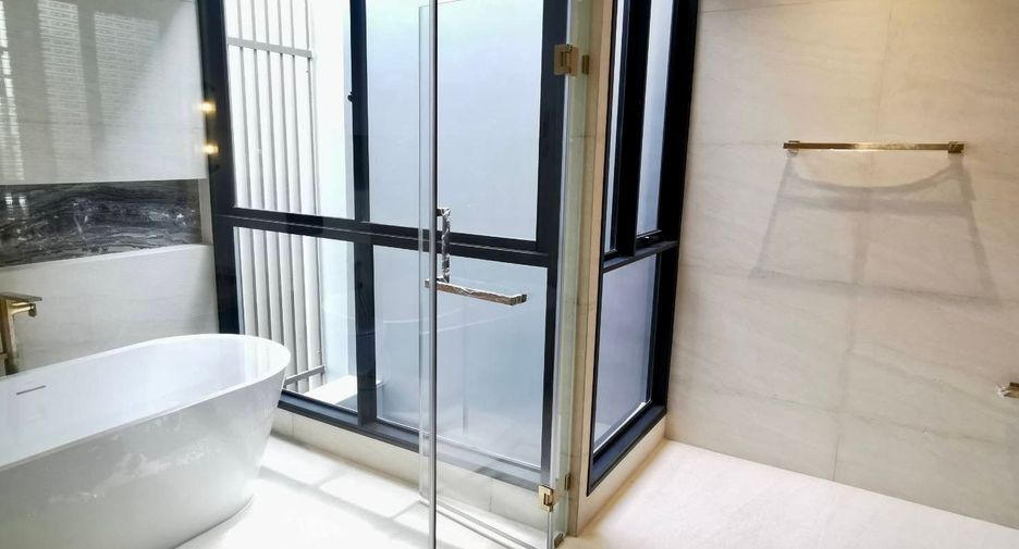 For sale 3 bedrooms house in Bang Kapi, Bangkok