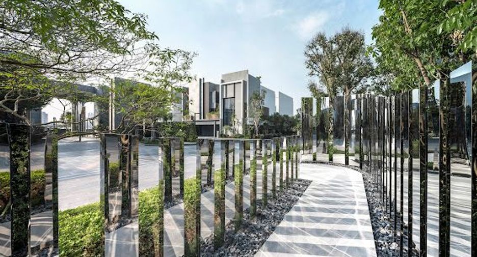 For sale 3 bedrooms house in Bang Kapi, Bangkok