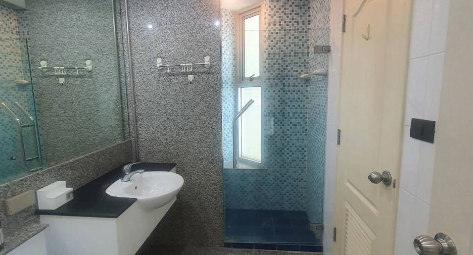 For rent 2 ベッドルーム condo in Sathon, Bangkok