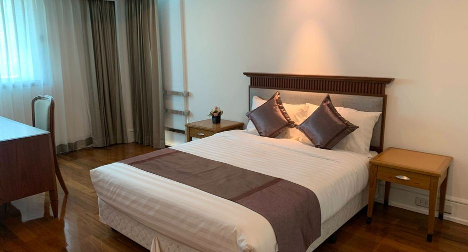 For rent 3 bedrooms condo in Watthana, Bangkok