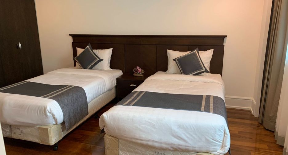 For rent 3 bedrooms condo in Watthana, Bangkok