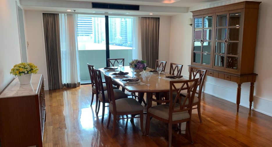 For rent 3 bedrooms condo in Watthana, Bangkok