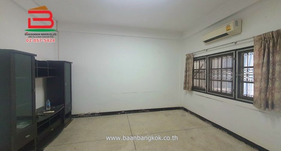 For sale 2 ベッドルーム townhouse in Sai Mai, Bangkok