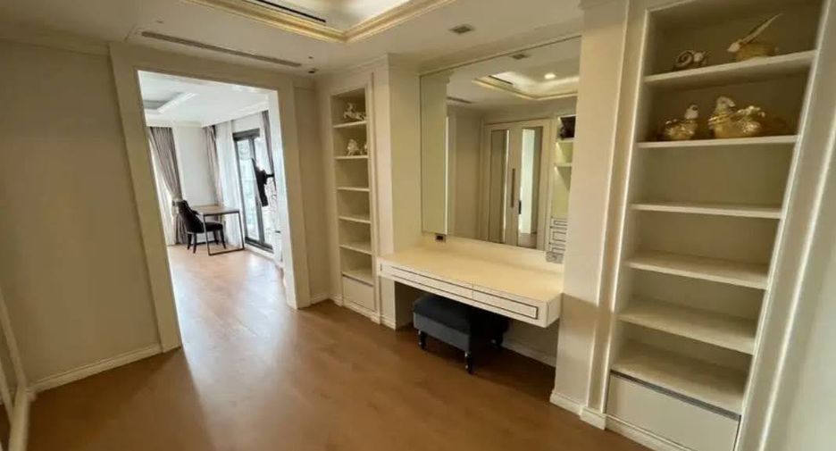 For sale 3 bedrooms condo in Bang Rak, Bangkok