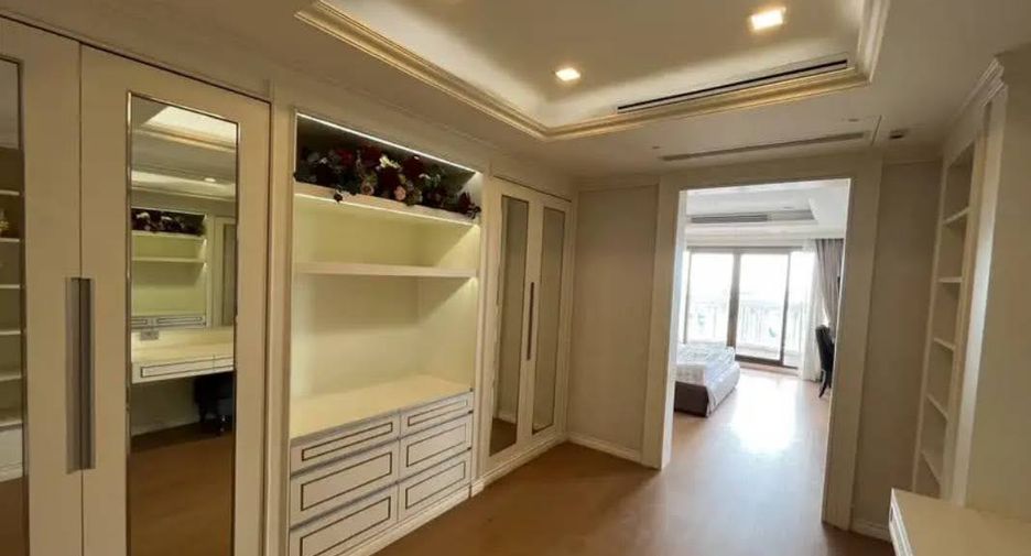 For sale 3 bedrooms condo in Bang Rak, Bangkok