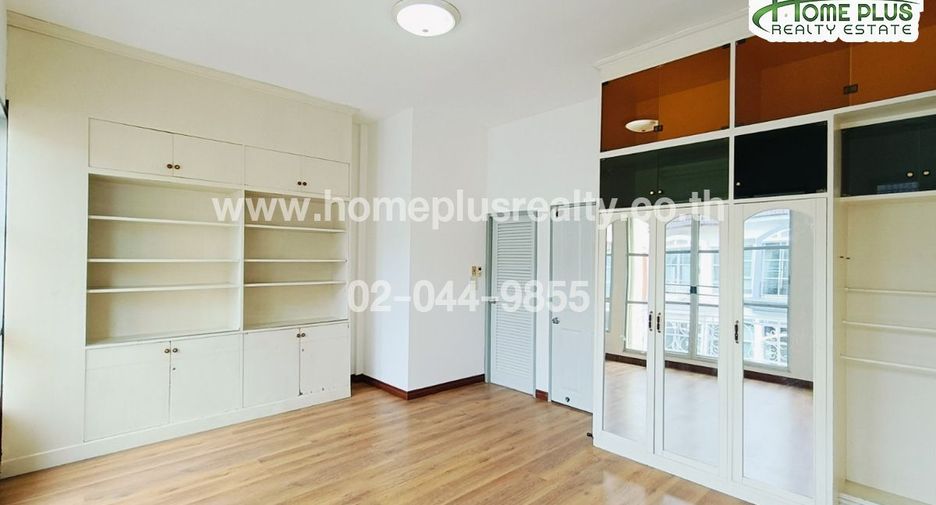 Reihenhaus zum Kauf mit 3 Zimmer in Chatuchak, Bangkok