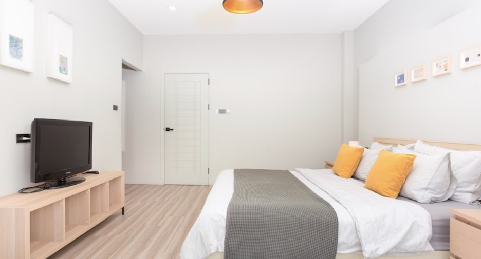 For sale 6 bedrooms serviced apartment in Mueang Chiang Mai, Chiang Mai