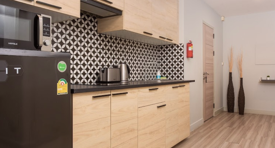 For sale 6 bedrooms serviced apartment in Mueang Chiang Mai, Chiang Mai