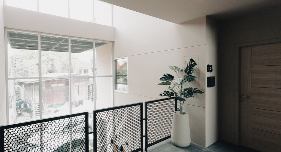 For sale 6 bedrooms serviced apartment in Mueang Chiang Mai, Chiang Mai
