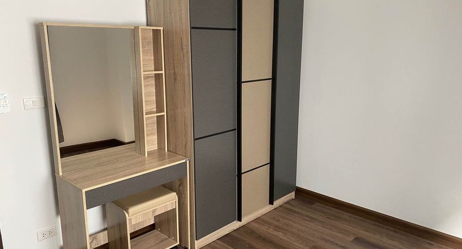 Аренда 3 спальни таунхаус в Пхра Кханонг, Бангкок
