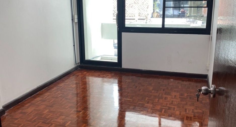 出租 5 卧室 联排别墅 在 Khlong Toei, 曼谷