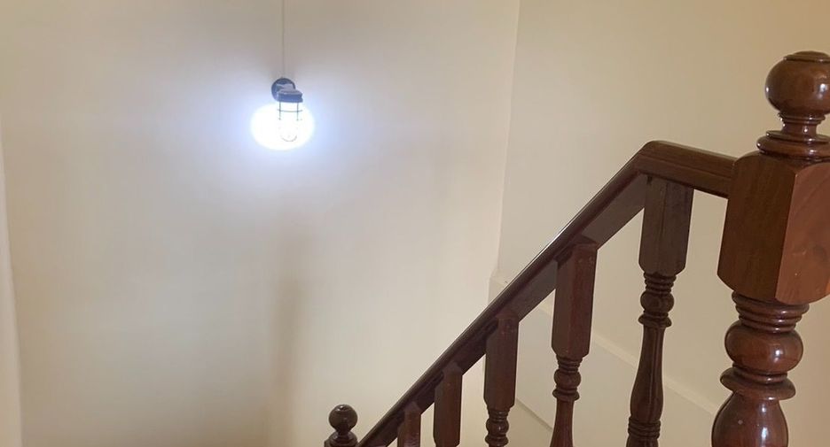 Casa adosada en alquiler de 4 habitaciones en Bang Na, Bangkok