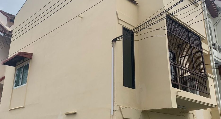 Casa adosada en alquiler de 4 habitaciones en Bang Na, Bangkok